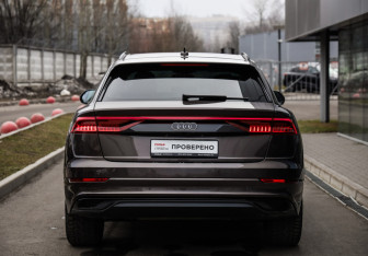 Подержанный автомобиль Audi Q8 2019 года (7 фото)