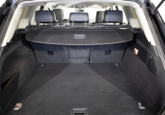 Подержанный автомобиль Volkswagen Touareg 2011 года (13 фото)