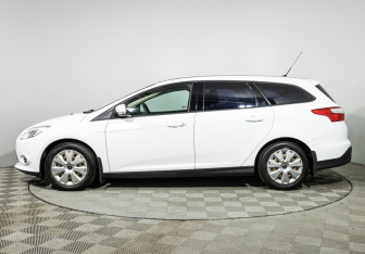 Подержанный автомобиль Ford Focus Hatchback 2012 года (8 фото)