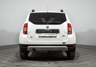 Подержанный автомобиль Renault Duster 2014 года (6 фото)