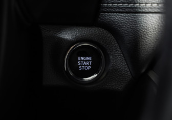 Подержанный автомобиль Toyota RAV4 2020 года (14 фото)