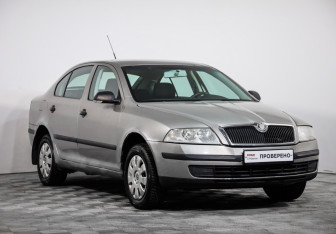 Подержанный автомобиль Skoda Octavia Liftback 2008 года (3 фото)