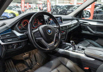 Подержанный автомобиль BMW X5 2018 года (15 фото)