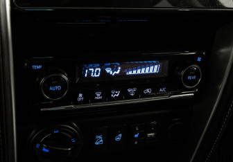 Подержанный автомобиль Toyota Fortuner 2018 года (15 фото)