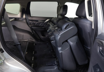 Подержанный автомобиль Mitsubishi Pajero Sport 2018 года (29 фото)