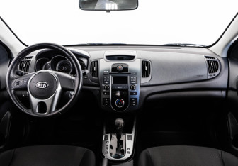 Подержанный автомобиль Kia Cerato Sedan 2009 года (10 фото)