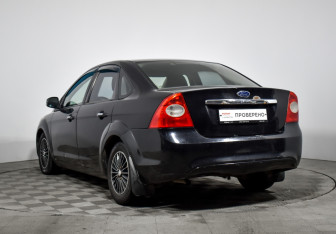 Подержанный автомобиль Ford Focus Sedan 2008 года (7 фото)