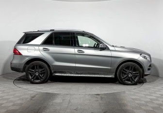 Подержанный автомобиль Mercedes-Benz GLE 2015 года (4 фото)