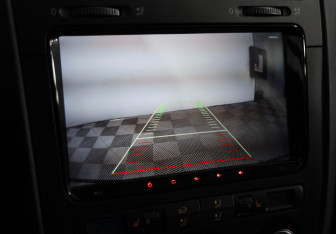 Подержанный автомобиль Volkswagen Golf Hatchback 2005 года (14 фото)