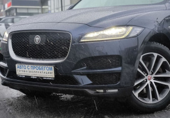 Подержанный автомобиль Jaguar F-Pace 2018 года (12 фото)
