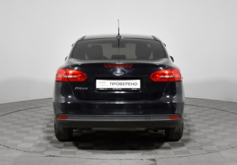 Подержанный автомобиль Ford Focus Sedan 2017 года (6 фото)