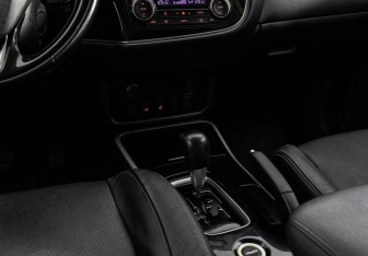Подержанный автомобиль Mitsubishi Outlander 2017 года (13 фото)
