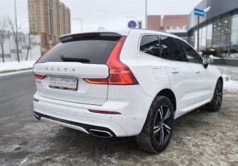 Подержанный автомобиль Volvo XC60 2019 года (4 фото)