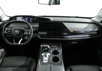 Подержанный автомобиль Changan UNI-K 2023 года (13 фото)