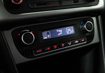 Подержанный автомобиль Volkswagen Polo Sedan 2016 года (15 фото)