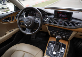 Подержанный автомобиль Audi A7 2011 года (10 фото)