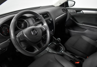 Подержанный автомобиль Volkswagen Jetta Sedan 2015 года (9 фото)