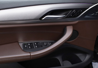 Подержанный автомобиль BMW X3 2021 года (26 фото)