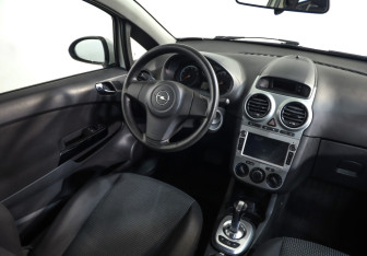 Подержанный автомобиль Opel Corsa 2013 года (8 фото)