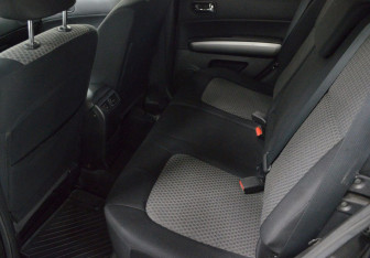 Подержанный автомобиль Nissan X-Trail 2010 года (11 фото)