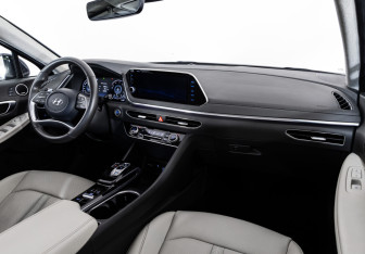 Подержанный автомобиль Hyundai Sonata 2021 года (9 фото)