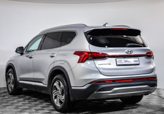 Подержанный автомобиль Hyundai Santa Fe 2021 года (7 фото)