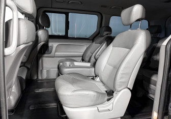 Подержанный автомобиль Hyundai Grand Starex 2011 года (12 фото)
