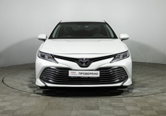 Подержанный автомобиль Toyota Camry Sedan 2018 года (2 фото)