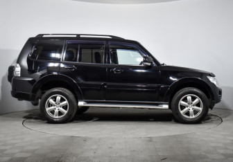 Подержанный автомобиль Mitsubishi Pajero 2013 года (4 фото)