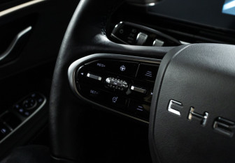 Подержанный автомобиль Omoda C5 2023 года (21 фото)