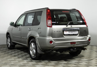 Подержанный автомобиль Nissan X-Trail 2006 года (7 фото)