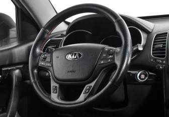 Подержанный автомобиль Kia Sorento 2013 года (13 фото)