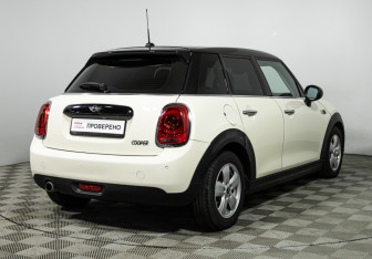Подержанный автомобиль MINI Hatch 2016 года (5 фото)