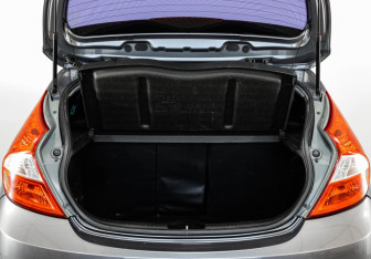 Подержанный автомобиль Hyundai Solaris Hatchback 2012 года (17 фото)