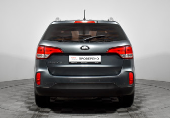 Подержанный автомобиль Kia Sorento 2016 года (6 фото)