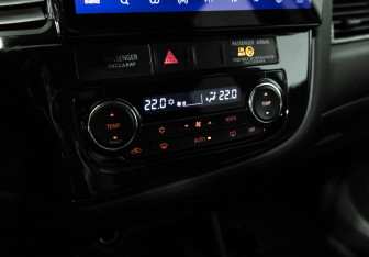 Подержанный автомобиль Mitsubishi Outlander 2014 года (15 фото)