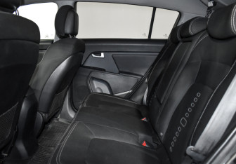 Подержанный автомобиль Kia Sportage 2010 года (11 фото)