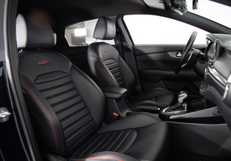 Подержанный автомобиль Kia K3 Hatchback 2021 года (11 фото)