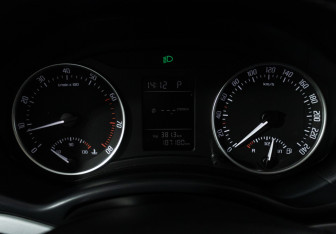 Подержанный автомобиль Skoda Octavia Liftback 2011 года (12 фото)