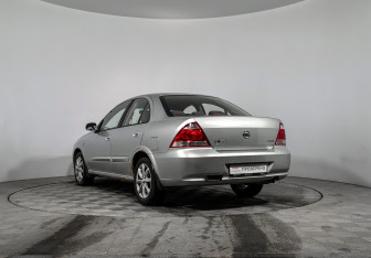 Подержанный автомобиль Nissan Almera Classic 2010 года (7 фото)