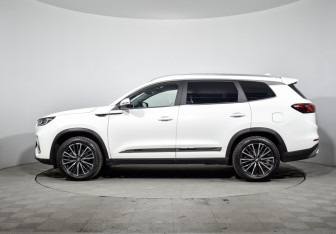 Подержанный автомобиль Chery Tiggo 8 Pro 2022 года (8 фото)