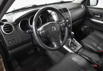 Подержанный автомобиль Suzuki Grand Vitara 2010 года (9 фото)