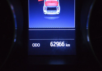 Подержанный автомобиль Toyota C-HR 2022 года (15 фото)