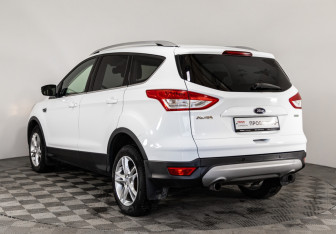 Подержанный автомобиль Ford Kuga 2014 года (7 фото)