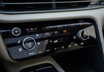 Подержанный автомобиль Infiniti QX60 2022 года (18 фото)