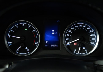 Подержанный автомобиль Toyota Corolla Sedan 2018 года (12 фото)