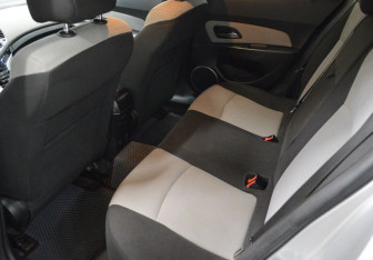 Подержанный автомобиль Chevrolet Cruze Hatchback 2012 года (11 фото)