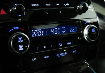 Подержанный автомобиль Toyota Alphard 2019 года (24 фото)