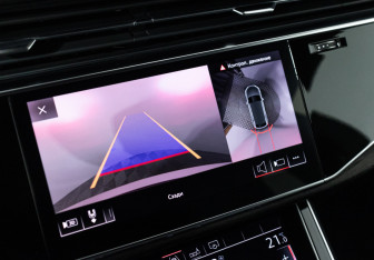 Подержанный автомобиль Audi Q8 2019 года (16 фото)