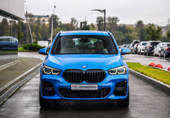 Подержанный автомобиль BMW X1 2021 года (4 фото)